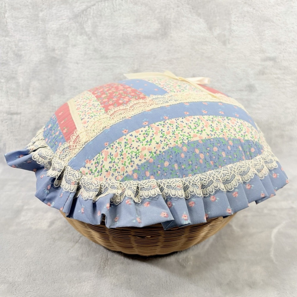 Vintage 80's Wicker Sewing Basket Fabric Pillow Top Lace Lift‎ Top